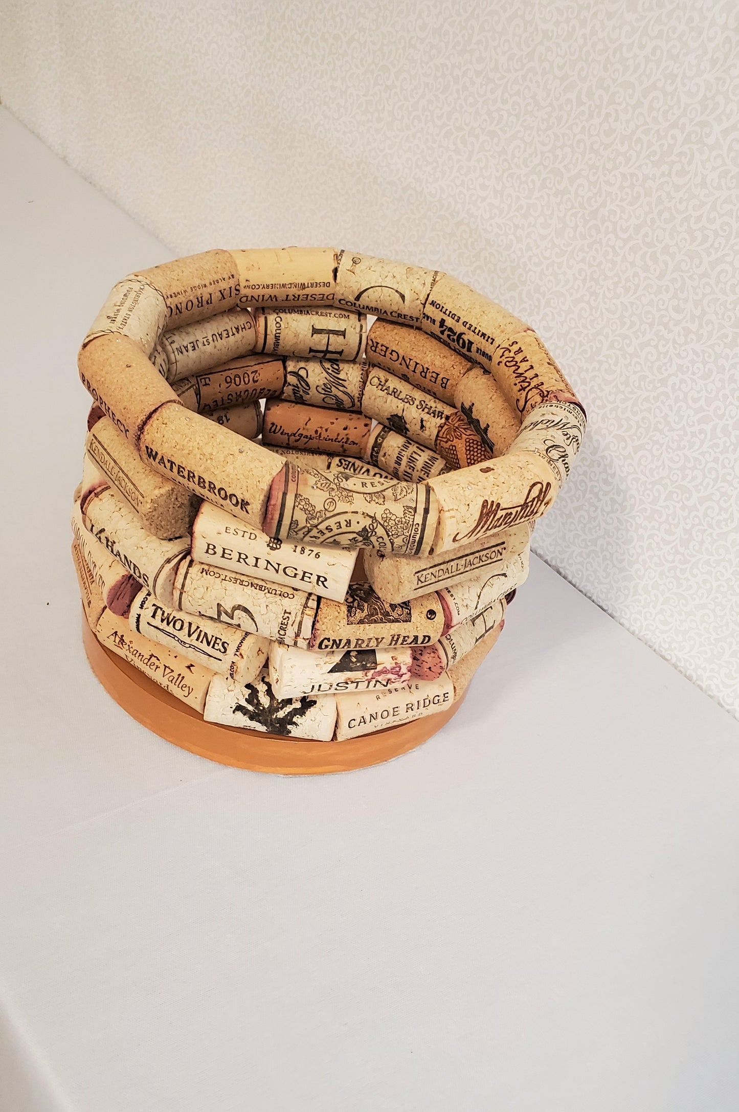 Round cork bottle holder